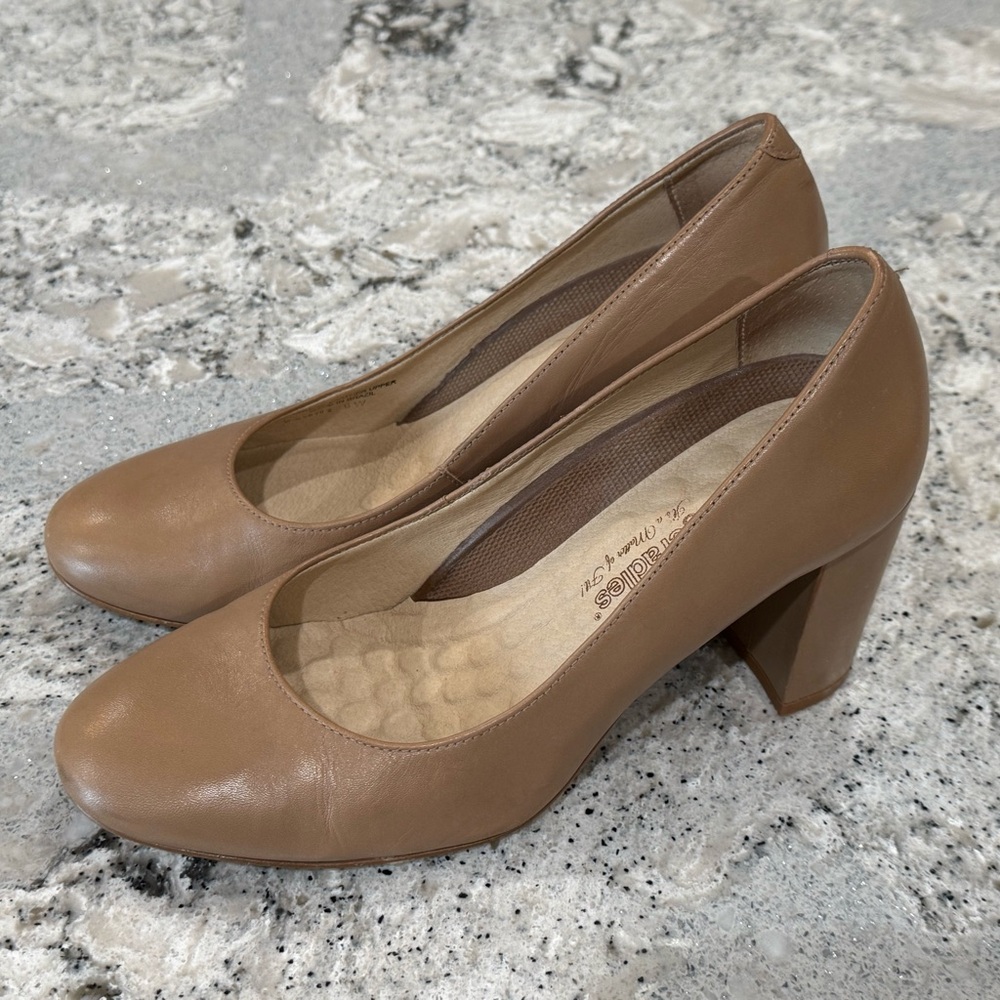 Walking cradles pumps